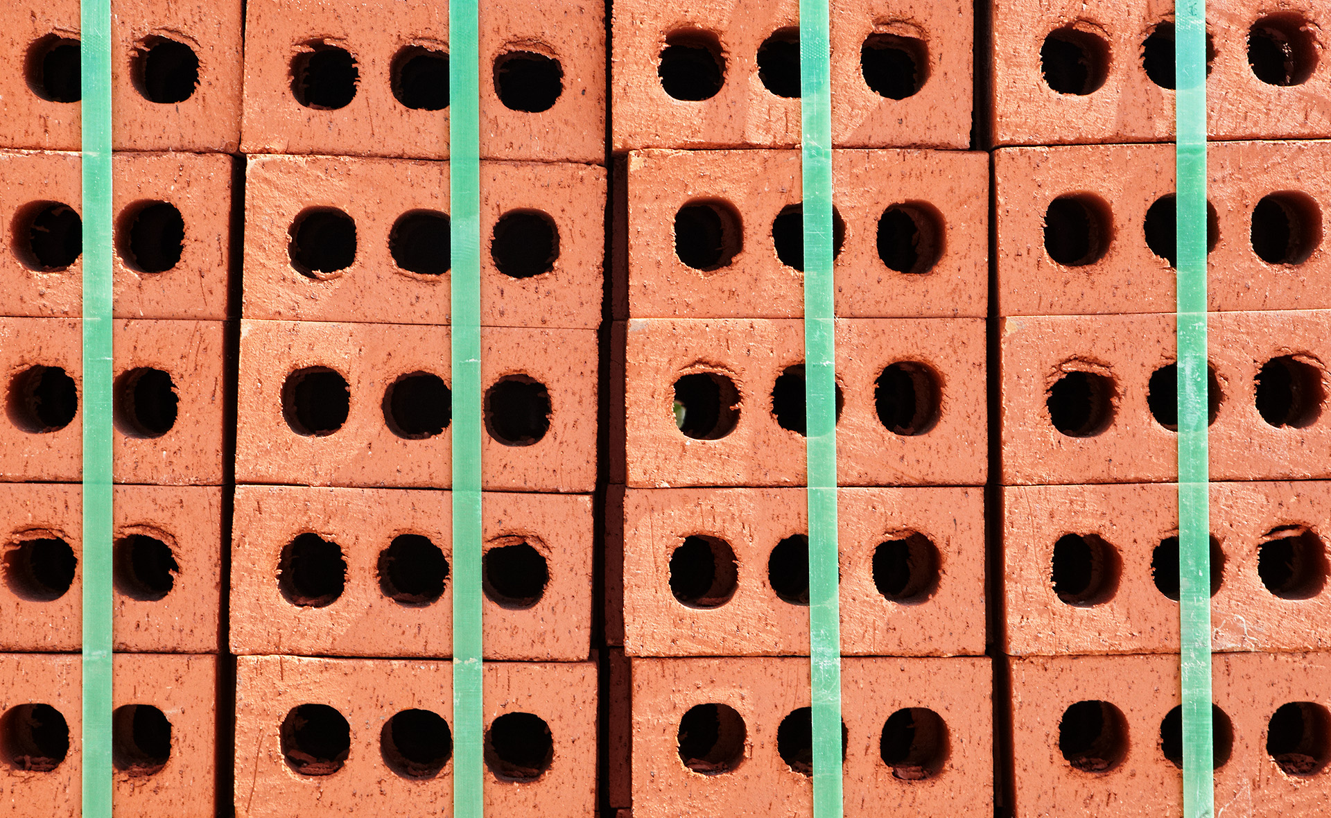  According to recent data from the Insolvency Service, the construction sector remains one of the industry areas most likely to struggle with insolvency. 